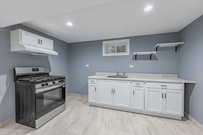 Building Photo - 7055 W 63rd St