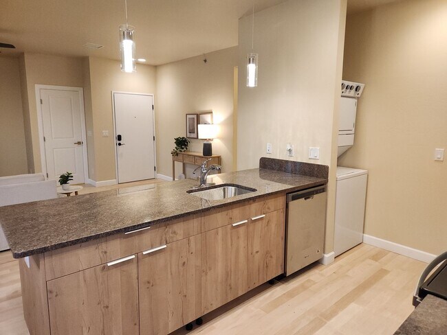 Building Photo - Bison Cove Unit E5 Available Now