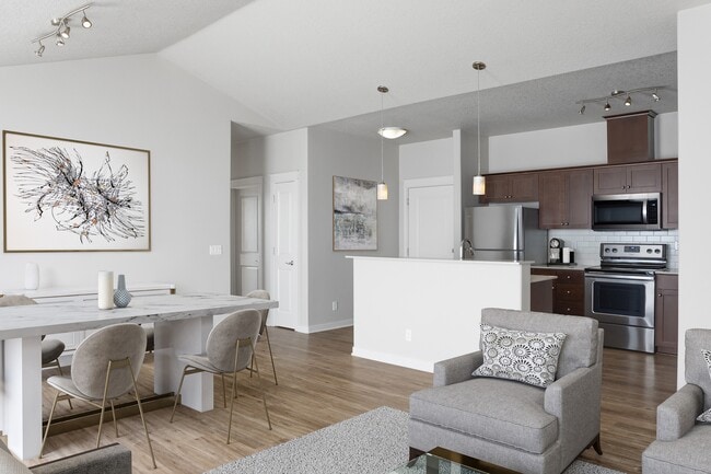 Building Photo - Springville Oaks