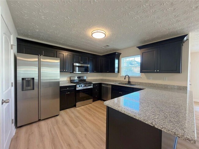 Building Photo - 2770 Austin Ridge Dr NE