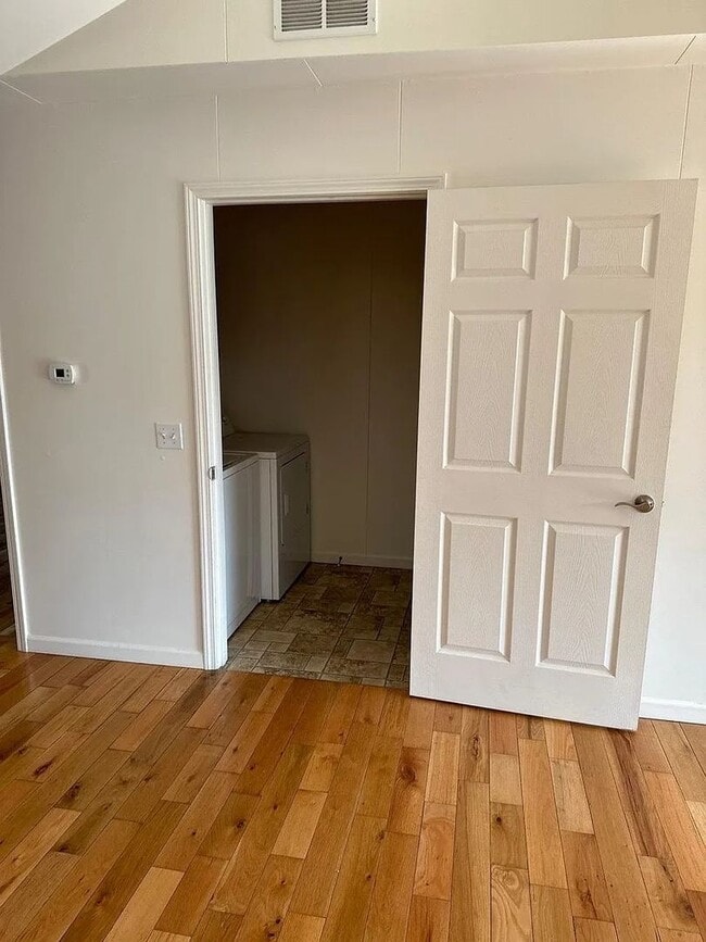 Building Photo - 701 N Florence St