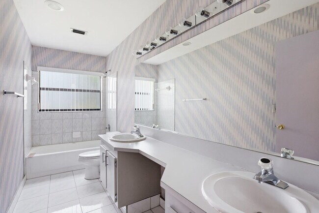 Building Photo - 9476 El Clair Ranch Rd