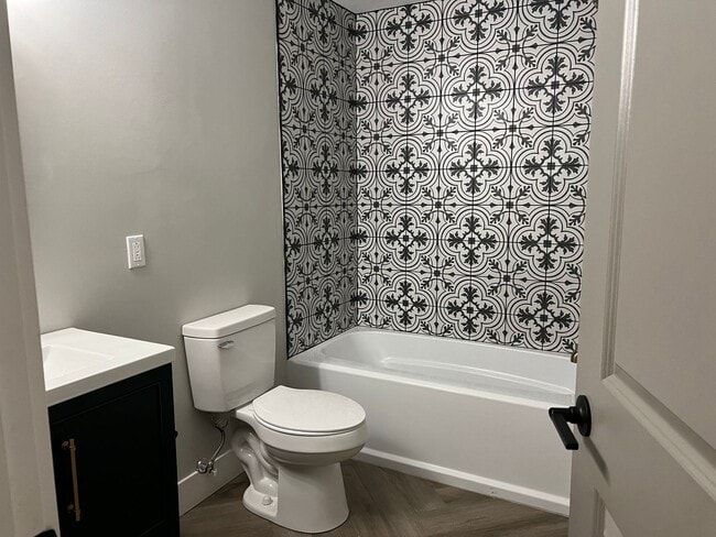 Building Photo - Northside