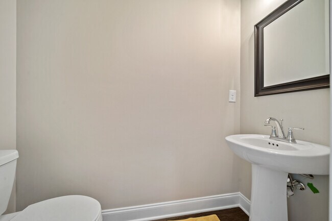 Building Photo - 1621 Spring Berry Ln