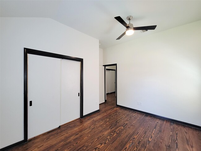 Building Photo - 1904 Davis St