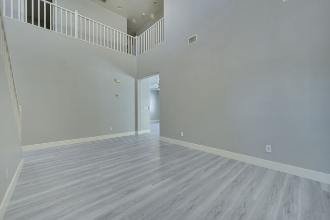 Building Photo - NW!!! 4 bedrooms!!! Pool and Spa!!! All ti...