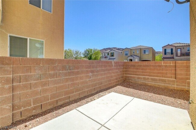 Building Photo - 9291 Hollander Ave