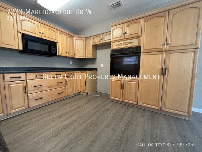 Building Photo - 7333 Marlborough Dr W