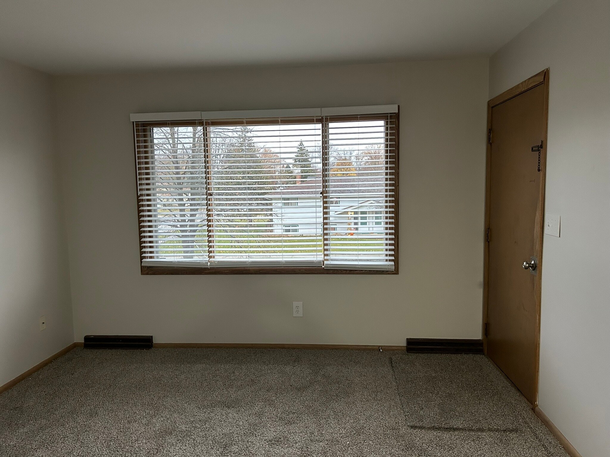 Building Photo - 609 Linden Ave