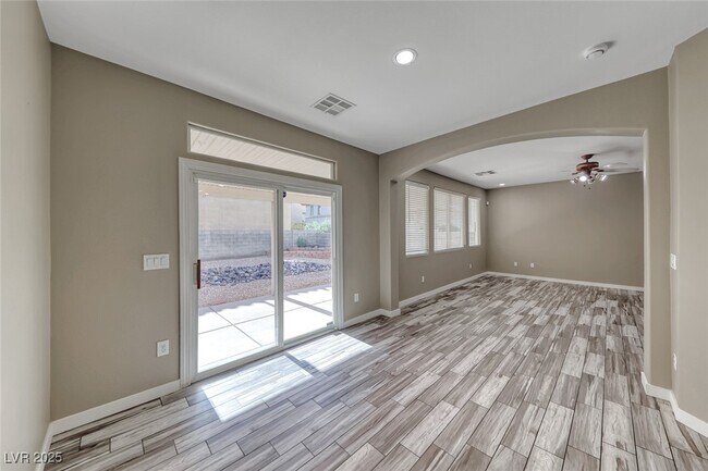 Building Photo - 7237 Twin Maples Ct