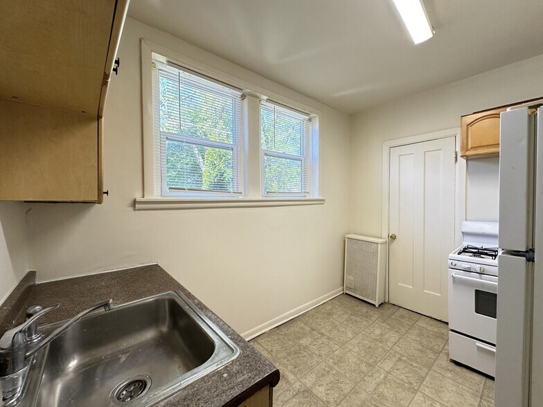 Building Photo - 5819 N Saint Louis Ave