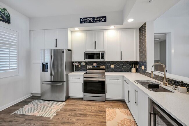 Building Photo - 10 Harbour Isle Dr E