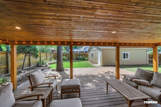 Building Photo - Spacious 4BR House in South Denver