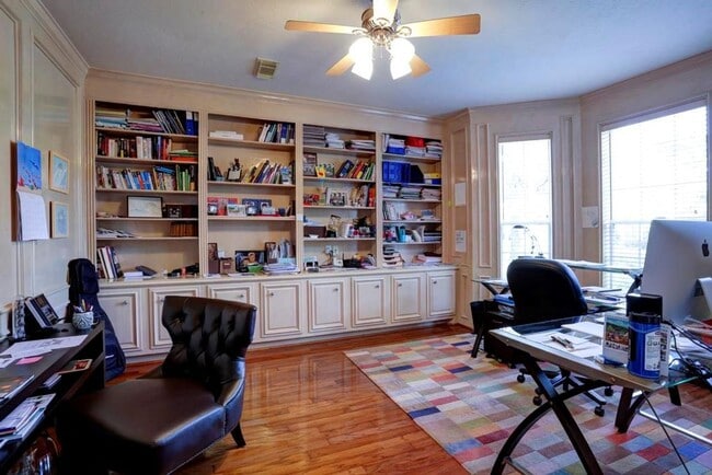 Building Photo - Spacious 5-Bedroom Lakeview Home with Pool...