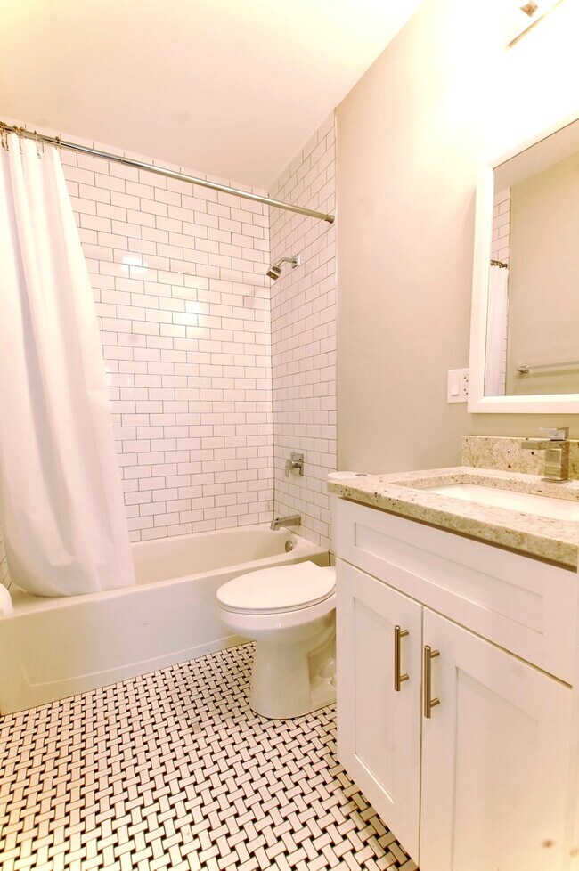 Building Photo - 1854 W 18th St