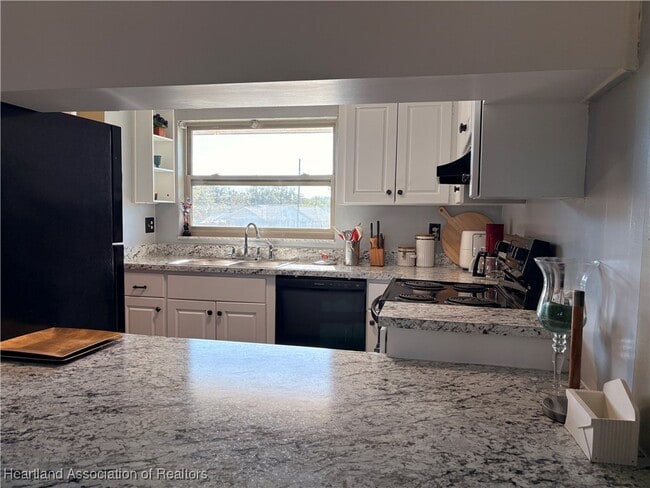 Building Photo - 106 Fairway Ct