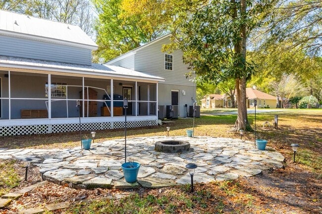 Building Photo - 728 Willow Wood Pl