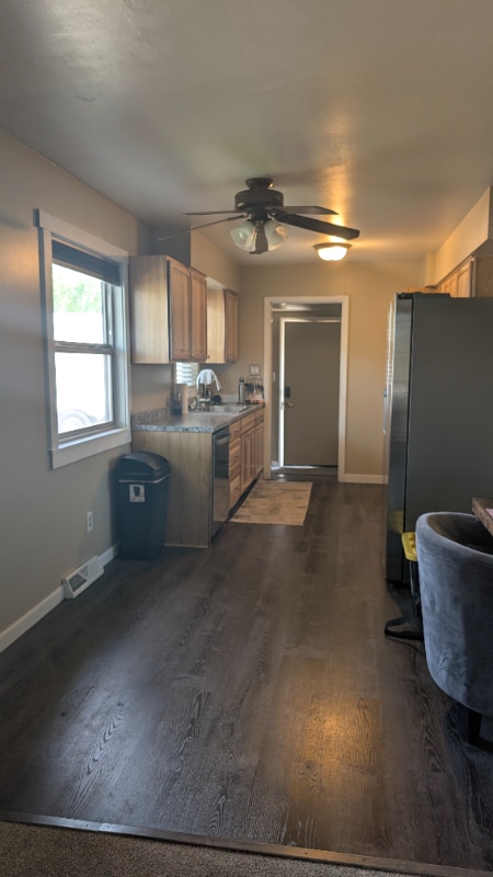 Building Photo - 8 17th Ave S