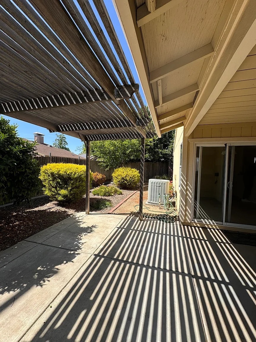 Building Photo - 5327 Hillsdale Blvd