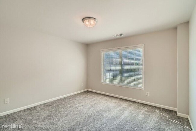 Building Photo - 4 br, 2.5 bath House - 6410 Country Lake R...