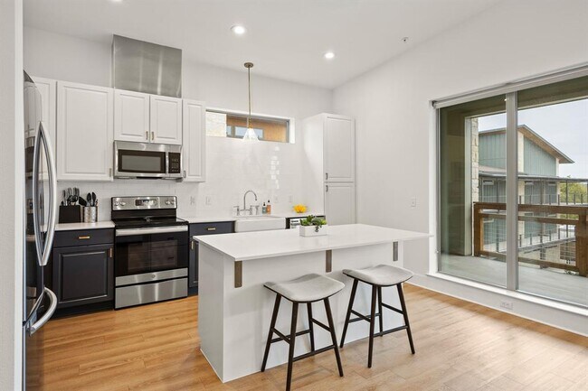 Building Photo - 4704 Sunset Trail