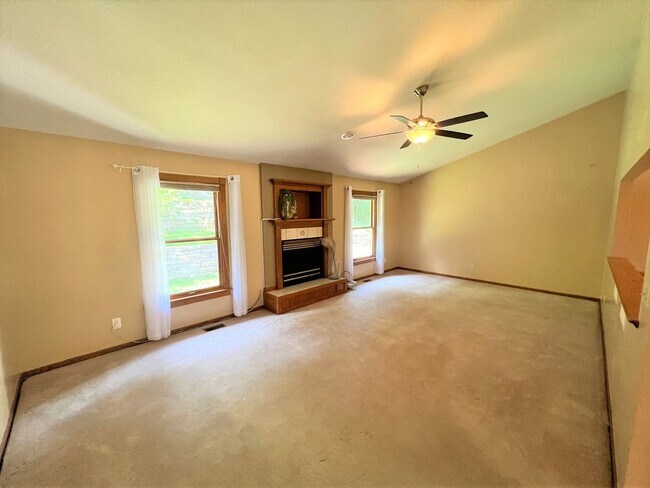 Building Photo - Great Home in Tatarrax Hills Neighborhood ...