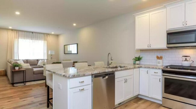 Building Photo - 34 Ponemah Hill Rd