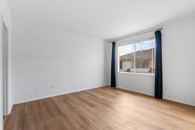 Building Photo - RARELY AVAILABLE – UPPER-LEVEL 1 BEDROOM +...