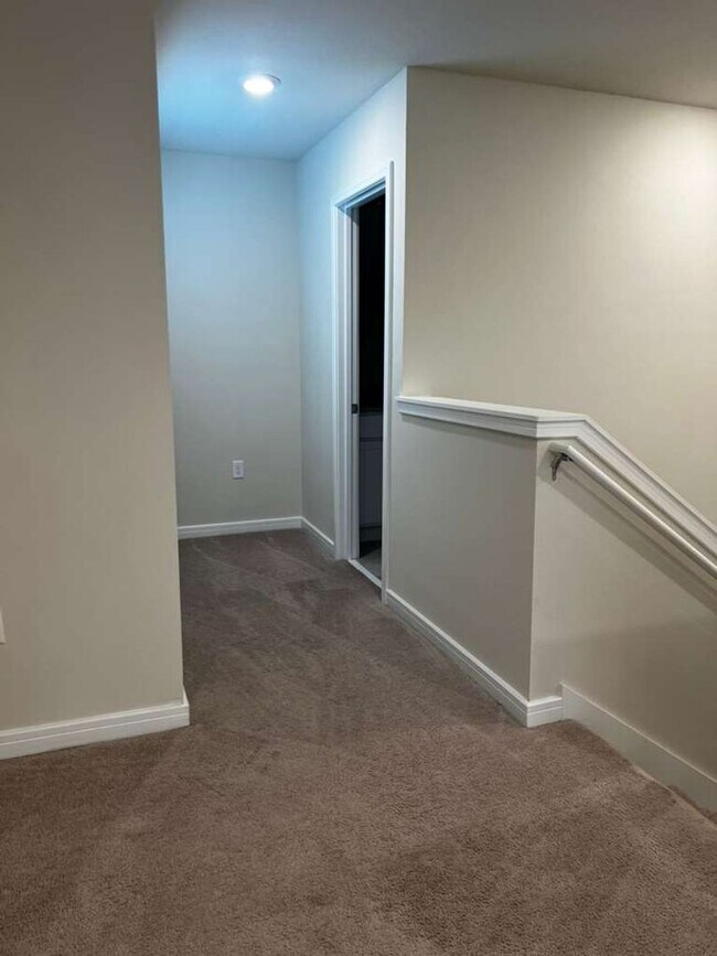 Building Photo - FOR RENT!!