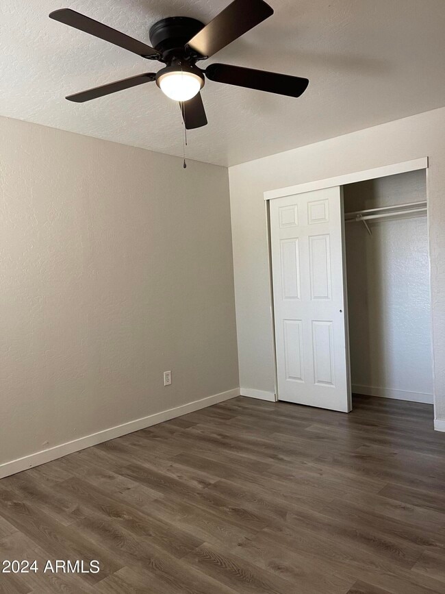 Building Photo - 916 N Pueblo Dr