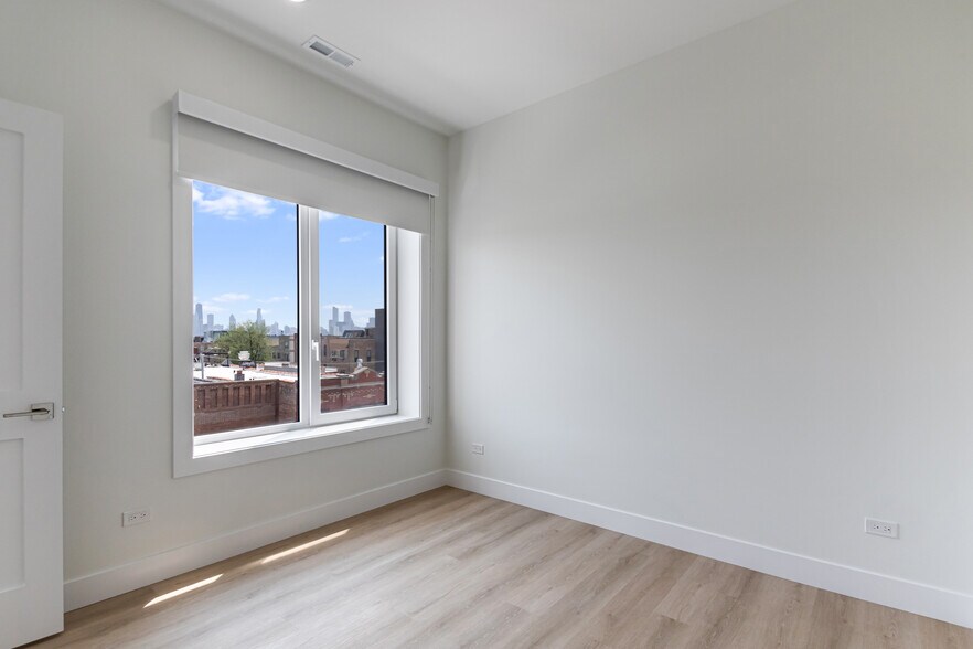 Building Photo - 1628 N Damen Ave