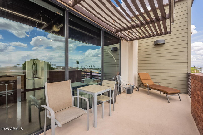 Building Photo - 4020 N Scottsdale Rd