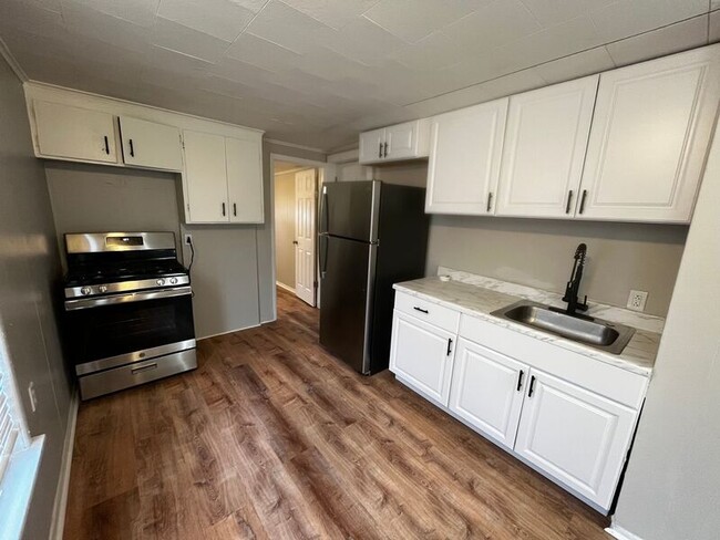 Building Photo - 14 Beechwood St