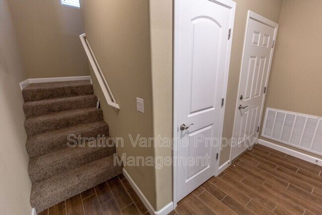 Building Photo - 240 W Juniper Ave