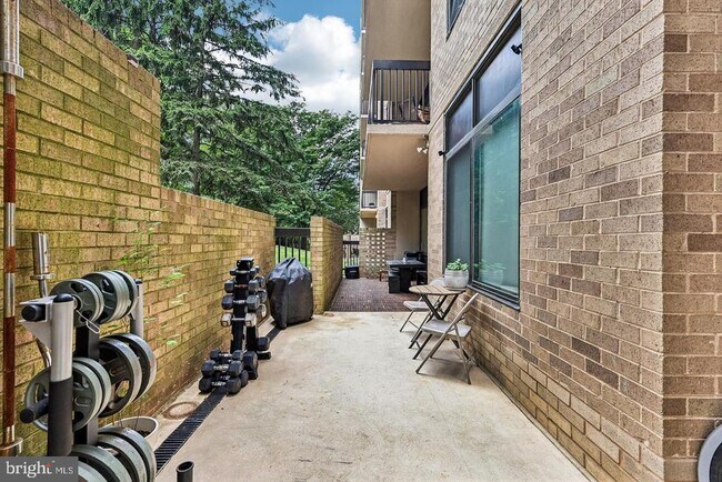 Building Photo - 3709 S George Mason Dr