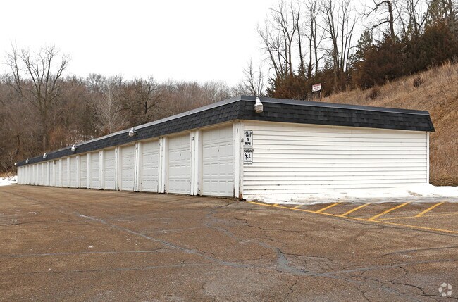 Building Photo - Bluff Creek Apartments