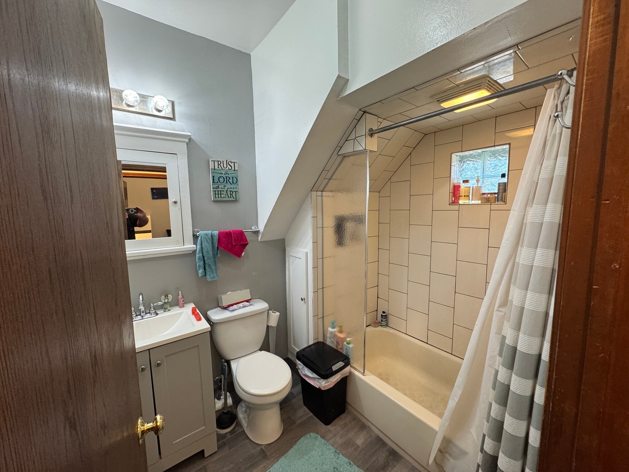 Bath - 2429 N Oakland Ave
