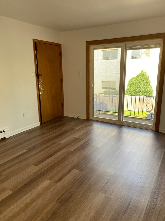 Building Photo - 116 S Cooper Rd