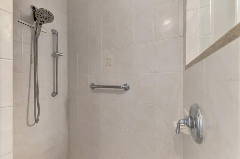 Building Photo - 218 Laurel Hollow Dr