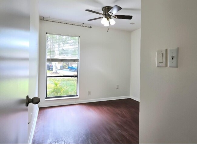 Building Photo - 10188 SW 53rd Ct