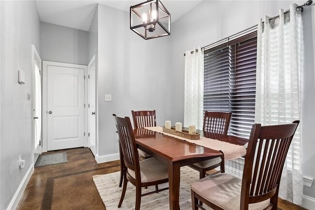 Building Photo - 1605 Labarre St