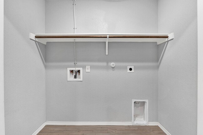 Building Photo - Charming 3 Bed 2 Bath Home in Mission Del Lago