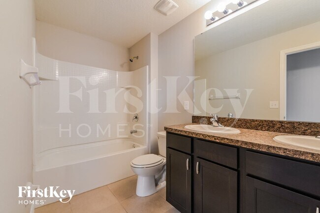 Building Photo - 5227 San Palermo Dr