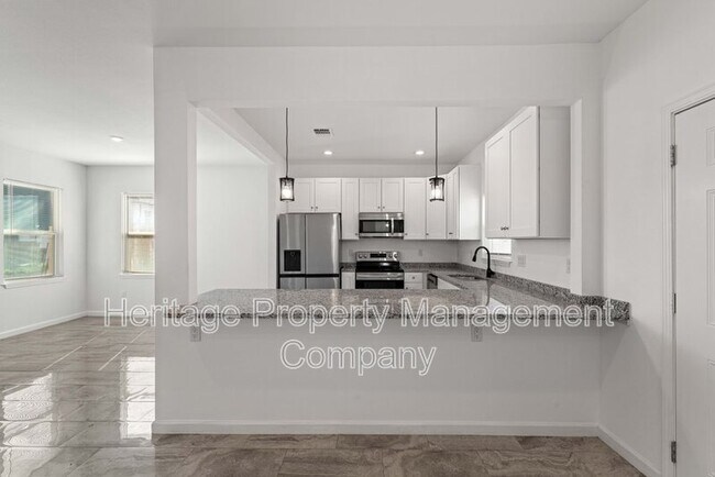 Building Photo - 323 Gabriel