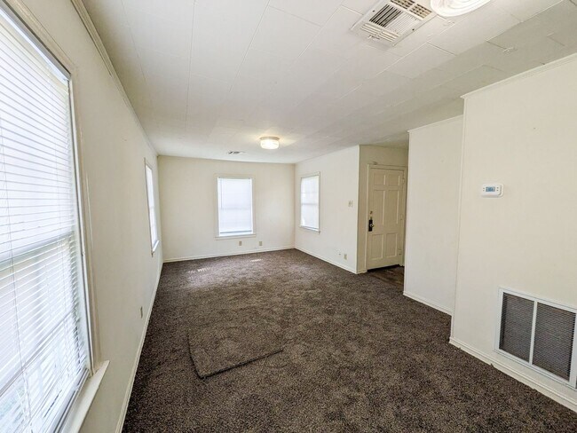 Building Photo - 378 Garland Ave