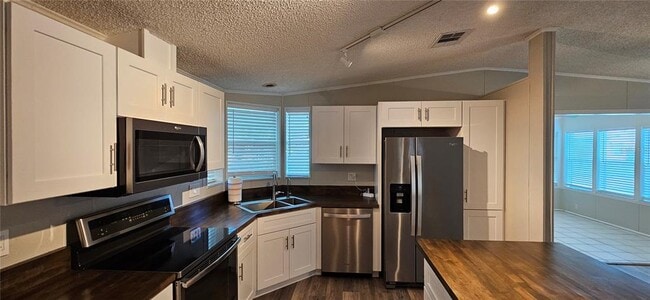 Building Photo - 8410 Wagon Wheel Cir