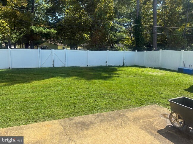 Building Photo - 18 Glover Ln