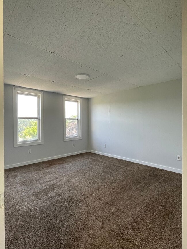 Building Photo - Charming 2 Bed / 1 Bath Single-Family Home...