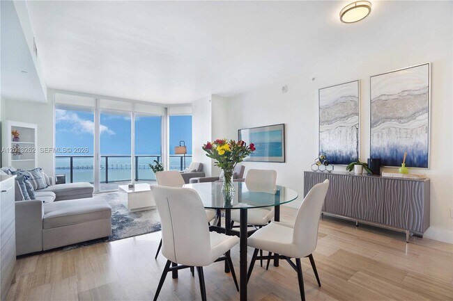 Building Photo - 1300 Brickell Bay Dr