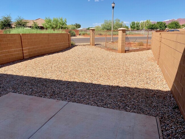 Building Photo - 3-BR/2-BA Townhome in Santa Clara